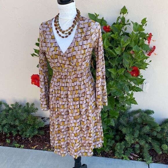 Wash and wear summer dress size small - Picture 4 of 9